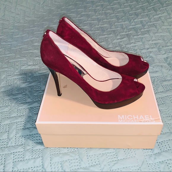 MICHAEL MICHAEL KORS York Suede Platform Pumps - Picture 3 of 10